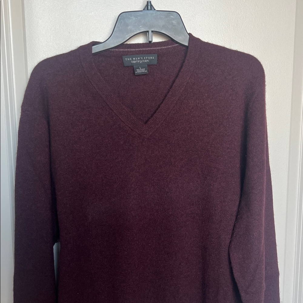 100% Cashmere Burgundy V Neck Sweater - Picture 3 of 8